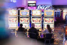 phsaya live casino interface showing real dealer baccarat table on mobile